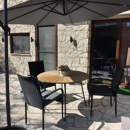 Moxy Paxos Gáios