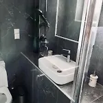 Moxy Paxos 아파트 *