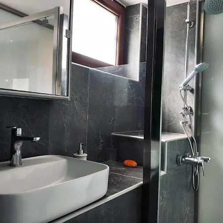 Moxy Paxos Apartment *