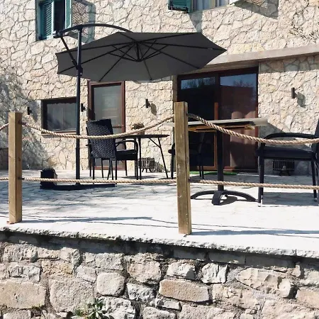 Moxy Paxos * Gaios