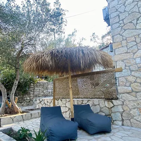 Moxy Paxos *